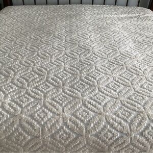 Vintage Full/Queen White Chenille Bedspread